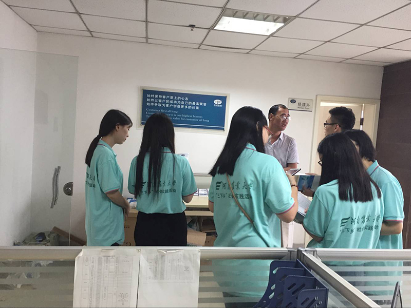 河南農業(yè)大學植保學院研究生到農達生化公司參觀學習(圖2)