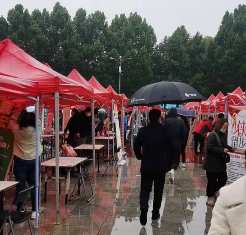 “雨中求賢，職等你來(lái)”農(nóng)達(dá)生化參加中牟縣招才引智人才招聘會(huì)(圖2)